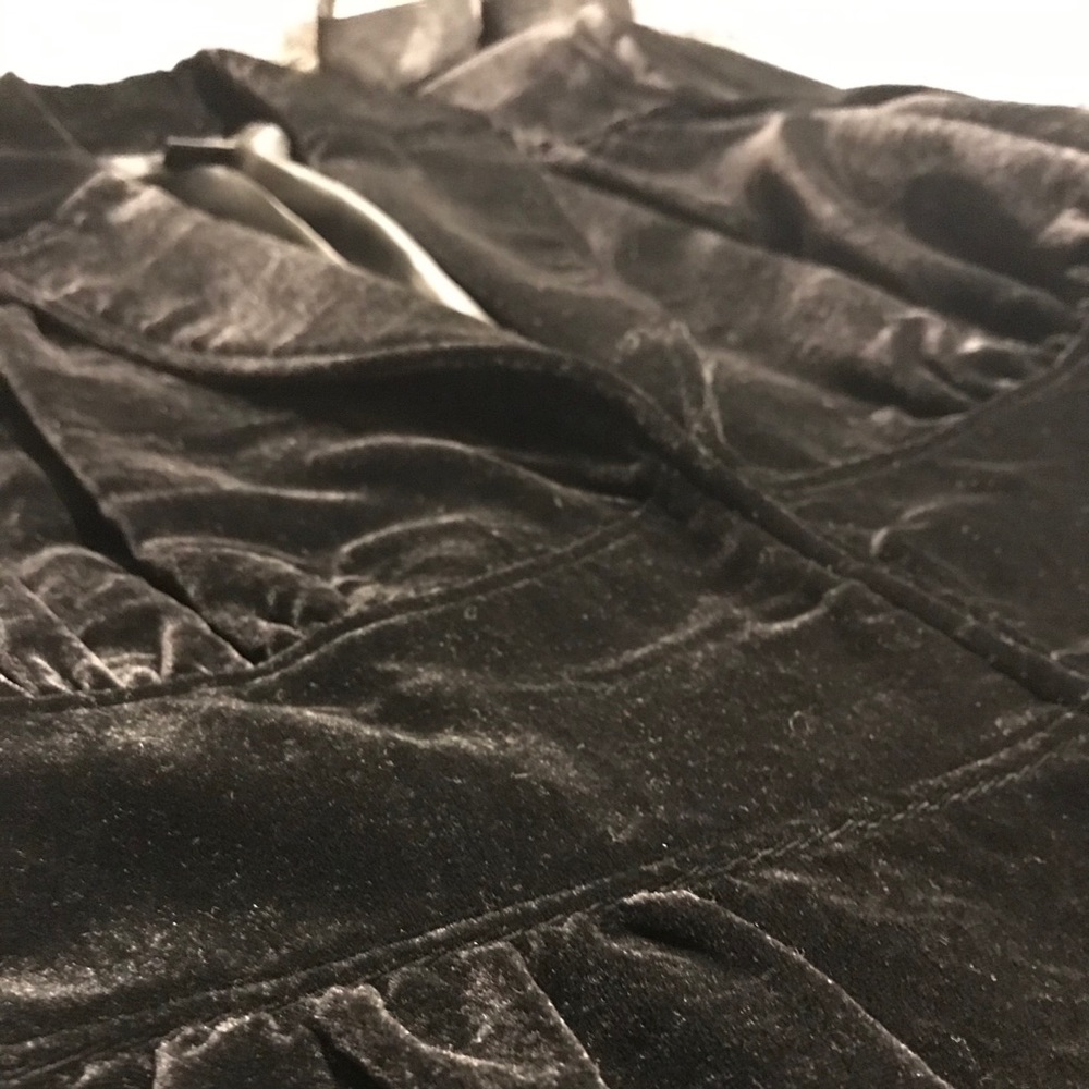 ✨Velvet Blazer✨ - Picture 3 of 7